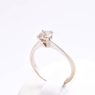 RING M BRILJANT-SLIPAD DIAMANT 0,50CT WESSELTON (H) VS1 (CUT: EXCELLENT, POLISH: VERY GOOD, SYMMETRY: EXCELLENT, FLOUR: NONE) 16MM, KOPIA PÅ GIA-CERT #2186557570 MEDFÖLJER, GULDET KAN EVENTUELLT VARA I BEHOV AV ATT RODIERAS OM