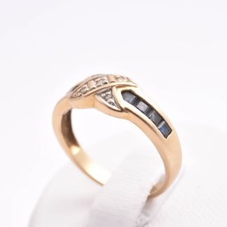 RING M 5 ÅTTKANT-SLIPADE DIAMANTER & 8 CARRÉ-SLIPADE BLÅ SAFIRER, 16,25MM, TILLV. GULDFYND