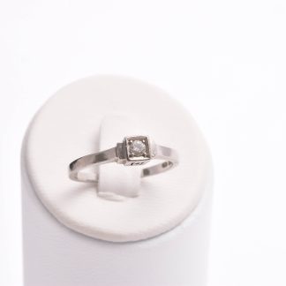 RING VITGULD M BRILJANT-SLIPAD DIAMANT 0,06CT, 16,75MM, TILLV. CESON, GÖTEBORG 1963