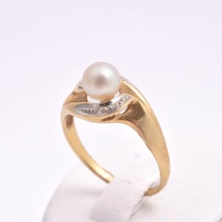 RING M PÄRLA & 6 ÅTTKANT-SLIPADE DIAMANTER, 18,5MM, SVENSK "KATTFOT"-STÄMPEL