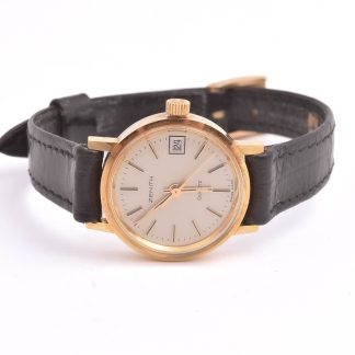 DAMUR ZENITH Q 22MM, 18K I BOETTEN MEN STÅL I BAKBOETTEN, GRAVYR "SKF 1990" PÅ BAKBOETTEN (REPOR & NAGG PÅ GULDET & METALLEN, INGA STÄMPLAR PÅ GULDET MEN TESTAT MED SYRA, PÅ INFORMATIONSBLADET STÅR DET ÄVEN 18K GULD) ORIGINAL LÄDERBAND MED SPÄNNE I FÖRGYLLD METALL, MED INFORMATIONSBLAD FRÅN SKF, I ORIG ETUI