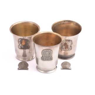 3 SMÅ POKALER/PRISER SILVER FÖR GÖTEBORGS KUNGLIGA SEGELSÄLLSKAP GKSS 1963-65 (AUGUSTIREGATTAN 7 PRIS, POÄNGKAPPSEGLINGARNA 2 PRIS & 4 PRIS) OBS!! 2 AV PLAKETTERNA HAR LOSSNAT, TILLV. BEFA GULD, GÖTEBORG 1963-65