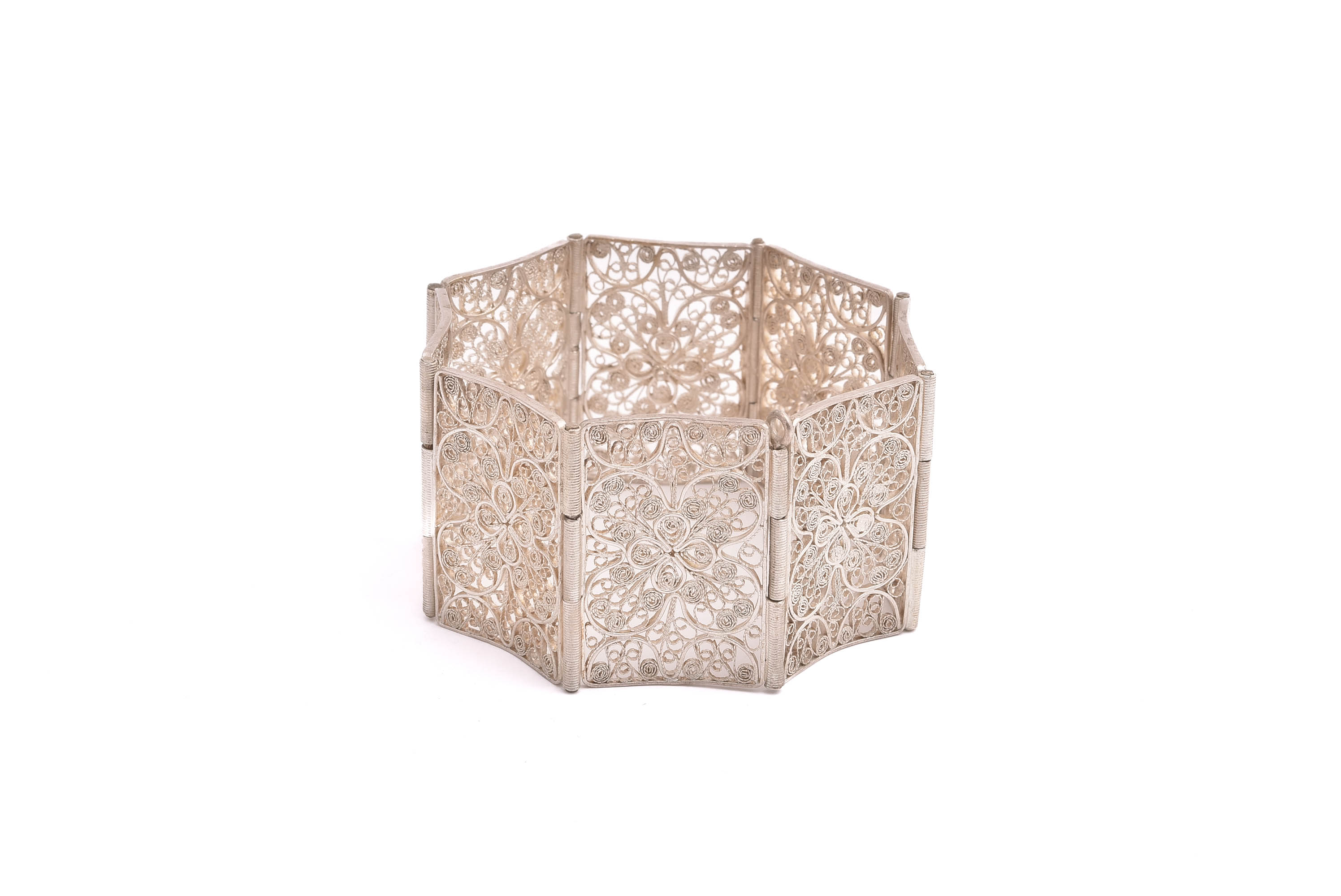 ARMLÄNK SILVER FILIGRAN-ARBETE 18CM, BREDD: 3,3CM (OBS!! STÄMPLAR SAKNAS, OKÄND SILVERHALT)