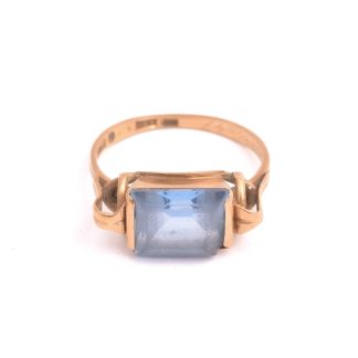 RING M BLÅ SYNTETISK STEN (SKADOR & SLITAGE PÅ STENEN, SKENAN SKEV, GRAVYR I SKENAN) 17,75MM, SVENSKA STÄMPLAR, TILLV. 1947