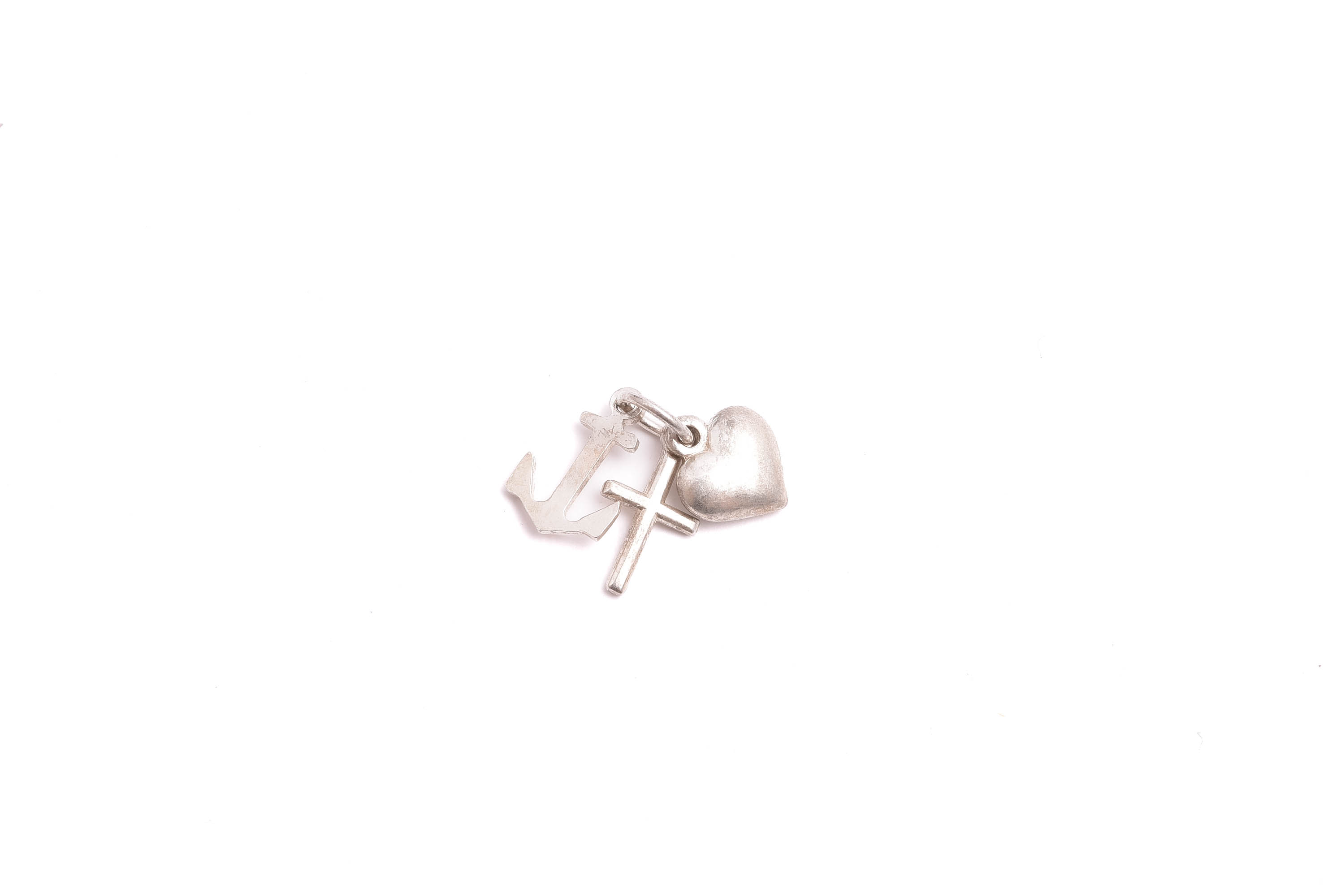 HÄNGE SILVER ”TRO, HOPP & KÄRLEK”, 1,2CM INKL ÖGLAN