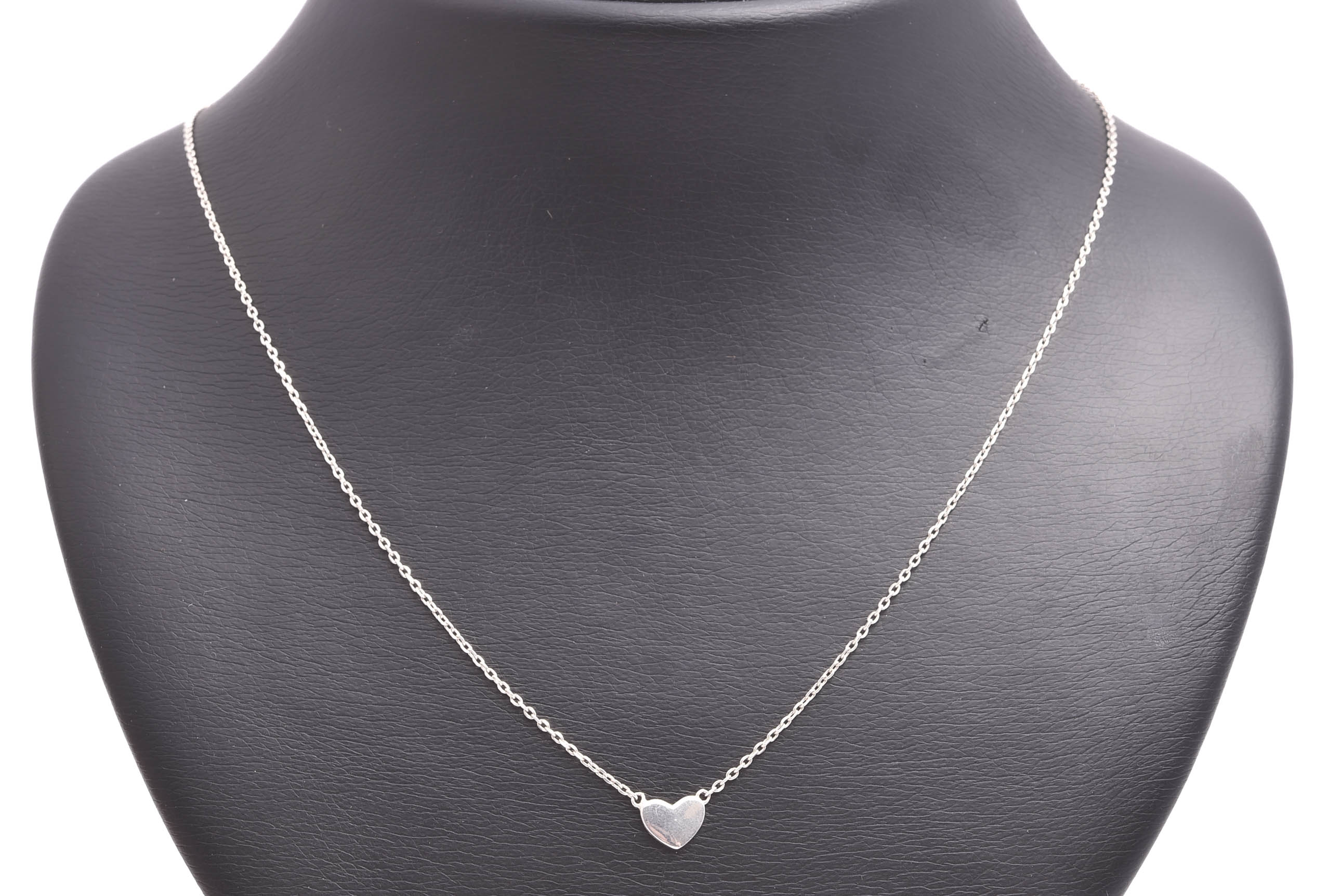 HALSSMYCKE SILVER M HJÄRTA, 45CM (KAN ÄVEN LÅSAS VID 42CM)