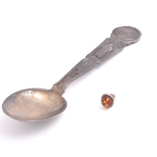 DOPSKED SILVER M GRAVYR, 143MM, TILLV. GAB 1991, 30,5G, I ORIG KART + ETT UDDA ÖRHÄNGE SILVER M BEHANDLAD BÄRNSTEN, 1,3G