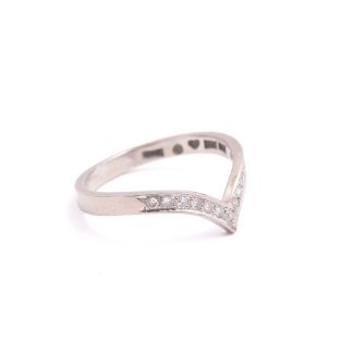 RING VITGULD M 13 ÅTTKANT-SLIPADE DIAMANTER TOT. 0,13CT, 18MM, GRAVYR I SKENAN, TILLV. JARL SANDIN, GÖTEBORG 1969