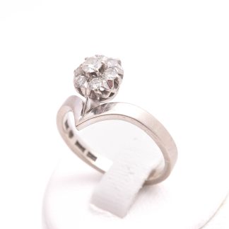 RING VITGULD M 7 BRILJANT-SLIPADE DIAMANTER TOT. 0,44CT, 18MM, TILLV. JARL SANDIN, GÖTEBORG 1969