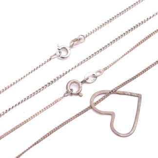HALSKEDJA SILVER 40,5CM TILLV. CARLSÉN, SUNDSVALL M HÄNGE SILVER HJÄRTA 1,8CM, TILLV. LISA GERTSSON, FALKÖPING (BÄGGE HAR OXIDERAT) 2,2G SILVERHALT: 925 + HALSKEDJA SILVER PANSAR 37CM (NGT BUCKLIG, ETT PAR LÄNKBITAR DEFORMERADE) 1,9G SILVERHALT: 830