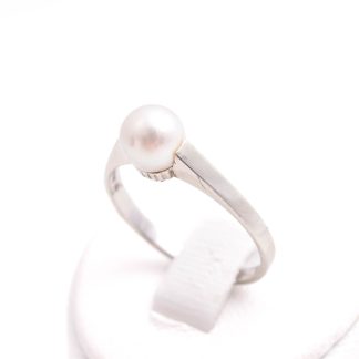 RING VITGULD M PÄRLA (6,4MM) 17,5MM, SVENSK "KATTFOT"-STÄMPEL