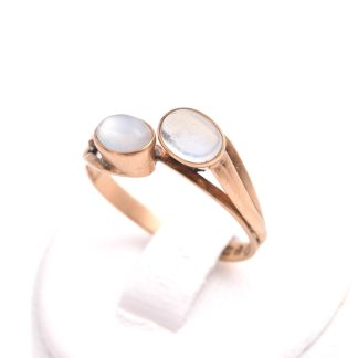 RING M 2 CABOCHON-SLIPADE MÅNSTENAR (NGT SLITAGE PÅ STENARNA) 17,5MM, TILLV. GULDVARUHUSET, STOCKHOLM 1958
