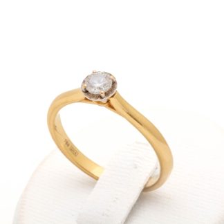 SOLITÄRRING MED DIAMANT CA: 0,23CT W SI, STORLEK: ø 17MM / 18K 2,8G - TILLV. GULDFYNDGRUPPEN