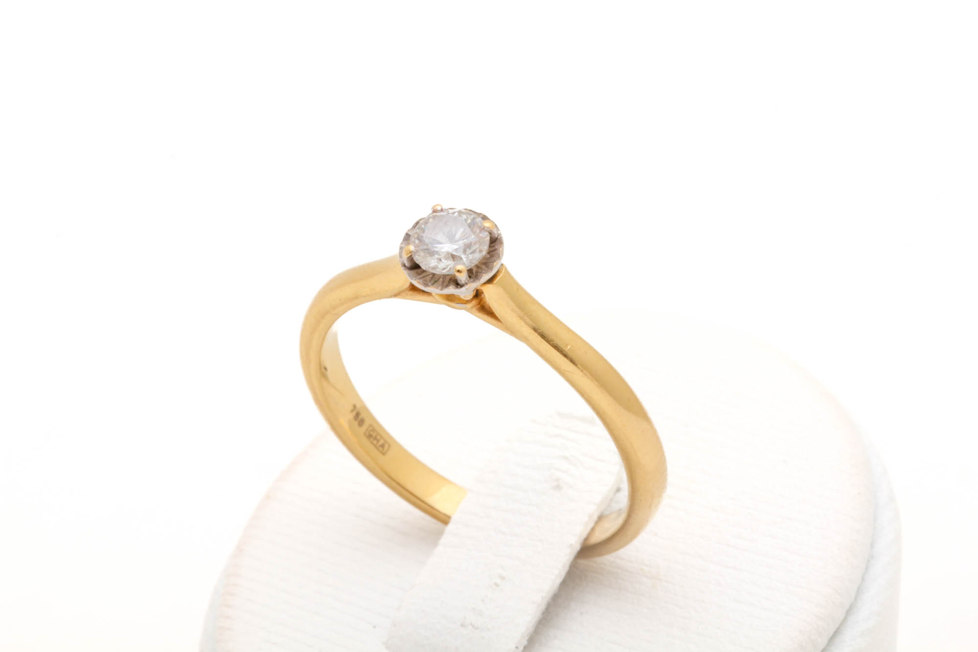 SOLITÄRRING MED DIAMANT CA: 0,23CT W SI, STORLEK: ø 17MM / 18K 2,8G - TILLV. GULDFYNDGRUPPEN