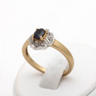 RING MED SAFIR OCH DIAMANTER TOT. CA: 0,05CT, STORLEK: ø 17MM / 18K 3,5G - TILLV. GULDFYNDGRUPPEN