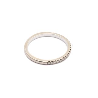 ALLIANSRING I VITGULD " VENICE " MED DIAMANTER TOT. 0,18CT WSI ø 17,5MM - TILLV. GULDFYND - REK. NYPRIS: 11.498:- OBS! GRAVYR I SKENAN