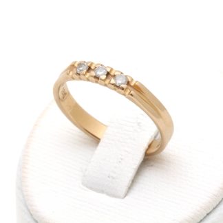 RING MED DIAMANTER TOT. 0,09CT ENLIGT INSKRIPTION, ø 16,25MM - TILLV. SCHALINS