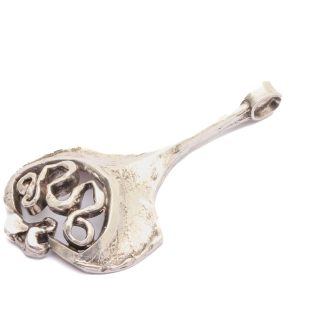 HÄNGE 83x44MM - TILLV. NORDISK KOKUSAI, DESIGN: ROBBERT