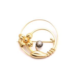 BROSCH MED BLOMMA MED SILVERINNEFATTAD DIAMANT ø 33MM - OBS! DIAMANTEN ÄR SKADAD OCH BROSCHEN NÅGOT BUCKLIG - TOTALVIKT: