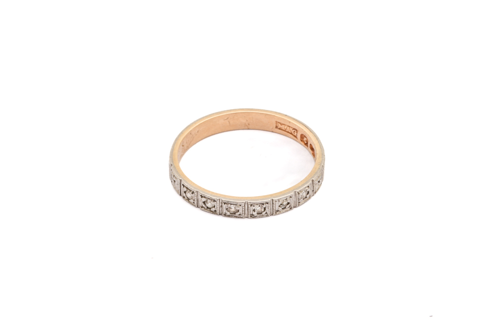 DIAMANTRING I RÖD OCH VITGULD, TOT. CA: 0,05CT, ø 17,5MM - TILLV. GÖTEBORG 1966