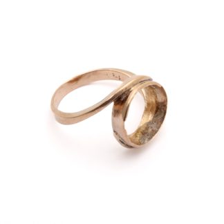 DEFEKT RING I ROSÉGULD STEN SAKNAS, BUCKLOR, REPOR, NAGG OCH STÄMPEL SYNS KNAPPT