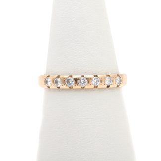 DIAMANTRING MED GRAVYR I SKENAN, TOT. CA: 0,20CT ø 18,25MM - TILLV. SVERIGE