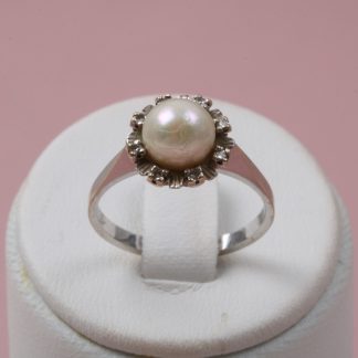 RING MED PÄRLA OCH DIAMANTER TOTALT 0,08CT. 16MM. SVENSKTILLVERKAD