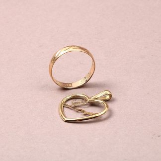 DEFEKTA SMYCKEN RING SL GRAVYR HÄNGE HJÄRTA. SVENSKA STÄMPLAR