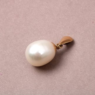 HÄNGE MED PÄRLA ø0,8CM. TOTALVIKT