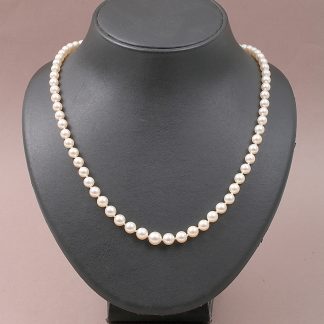 PÄRLCOLLIER LÅS I VITGULD L. 53CM PÄRLOR ø6MM-9MM.