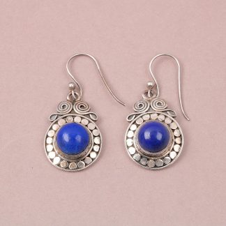 PAR ÖRHÄNGEN MED SYNTETISKA STENAR