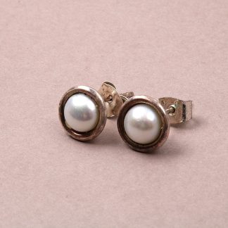 PAR ÖRHÄNGEN MED PÄRLOR TILLV. GULDFYND