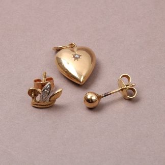 DEFEKTA SMYCKEN 2 UDDA ÖRHÄNGEN HÄNGE HJÄRTA BUCKLIGT