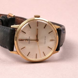 HERRUR OMEGA GENÉVE. MEKANISK 33MM. GRAVYR, KRONA EJ ORIGINAL. DEFEKT URVERK
