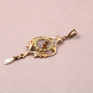 HÄNGE MED DIAMANT OCH PÄRLA.