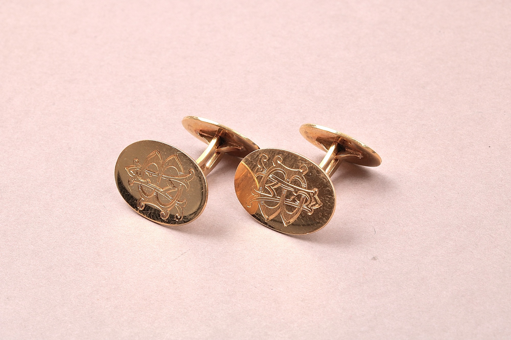 PAR MANSCHETTKNAPPAR MED MONOGRAM AB