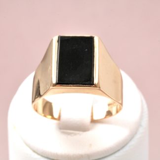 RING KL MED SVART ONYX, 20 MM, TILLV. 1965 I STOCKHOLM. TOTALVIKT