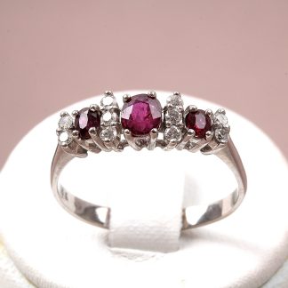 RING VG MED DIAMANTER OCH RUBINER 18 MM