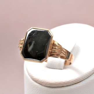 RING KL M HEMATIT TILLV. 1954 I GÖTEBORG, NGT BUCKLIG SKENA, 18,75 MM, TOT.VIKT
