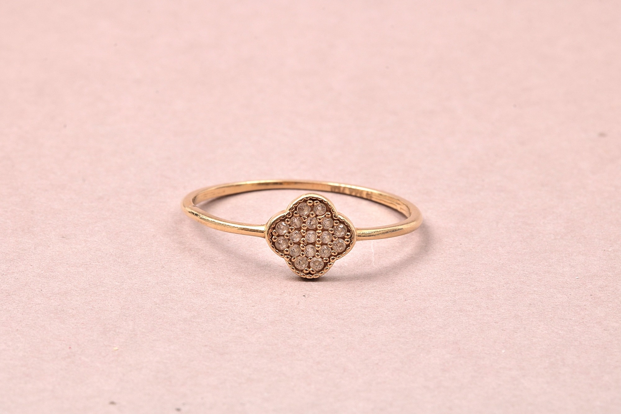 RING MED SYNTETISKA STENAR, 18 MM