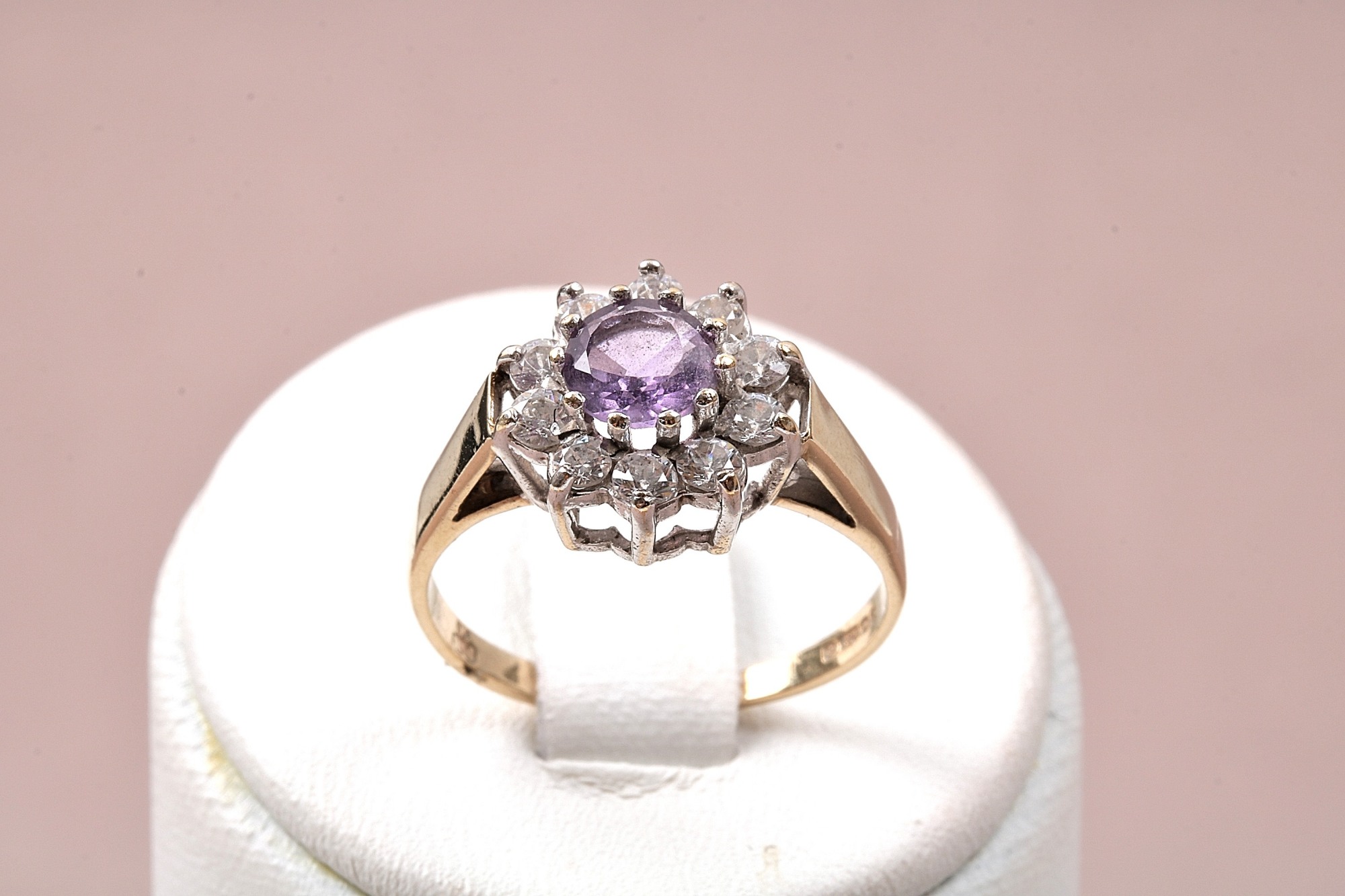 RING MED SYNTETISKA STENAR , 15,5 MM. TOTALVIKT