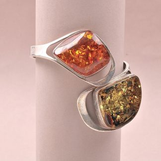 ARMRING MED BEHANDLADE BÄRNSTENAR, POLSKA STÄMPLAR, 7,5 CM