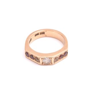RING M VIT SYNTETISK STEN & 6 FÄRGSTENAR, 17MM, GRAVYR I SKENAN, SVENSKA STÄMPLAR