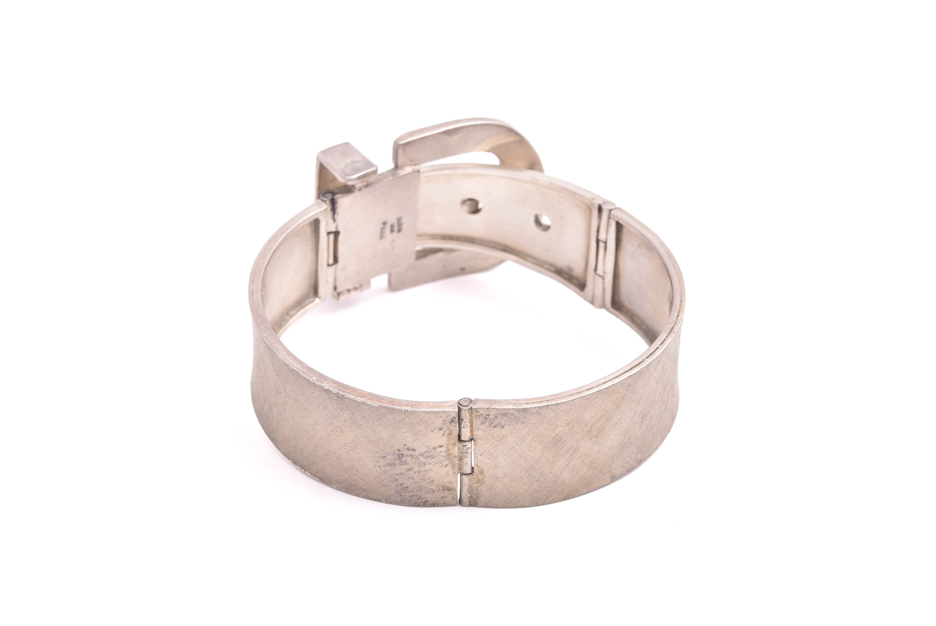 ARMRING SILVER BÄLTE (NGT BUCKLIG) INNER-DIAMETER: 5,6×6,0CM, ÖPPNINGSBAR, TILLV. PERU, SVENSK IMPORT-STÄMPEL - Bild 2