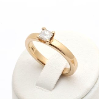 ENSTENSRING MED PRINSESS-SLIPAD DIAMANT CA: 0,50CT W SI. ø 17,5MM