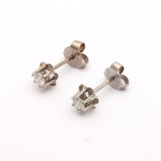 PAR ÖRHÄNGEN I VITGULD MED DIAMANTER TOT. CA: 0,24CT ø 8,5MM - TILLV. SVERIGE