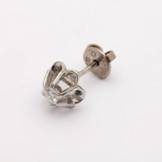 ETT UDDA ÖRHÄNGE I VITGULD MED DIAMANT CA: 0,10CT, 7-8MM - TILLV. SVERIGE