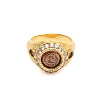 DEFEKT RING MED KOPPARFÄRGAD METALL OCH PRYDNADSSTENAR, STÄMPLAR SAKNAS - VIKT INKL STENAR OCH METALL: