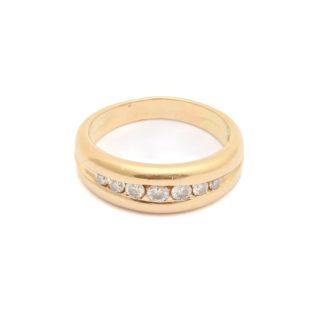 RING MED 7 GUL-BRUNA DIAMANTER TOT. CA: 0,20CT ø 18MM - OBS! NÅGOT OJÄMN SKENA