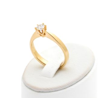 RING MED DIAMANT 0,24CT TOP WESSELTON VS1 ENLIGT INSKRIPTION ø 16,5MM - TILLV. HALMSTAD - OBS! GRAVYR I SKENAN